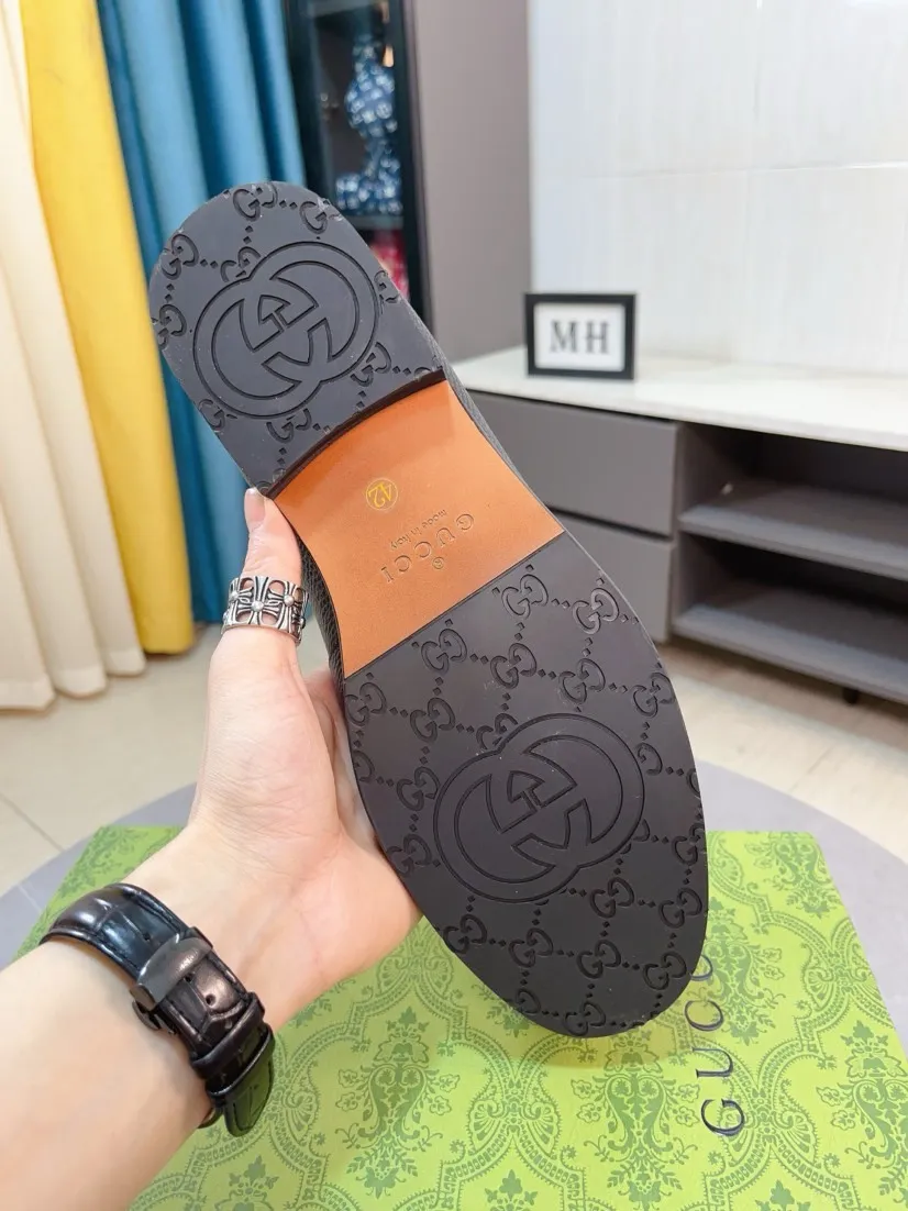 Men's shoes 💰500🌹🌹Niuli [GUCCI Gucci] A new style of formal men's leather shoes is coming~ The original quality upper is made of patent leather imported from Italy, the leather is soft and delicate, comfortable and soft first-layer cowhide lining, rubber wear-resistant outsole, the shoe shape is dignified and domineering, and the luxury charm cannot be concealed! The natural and free nouveau riche leads the trend. Code number: 38-44